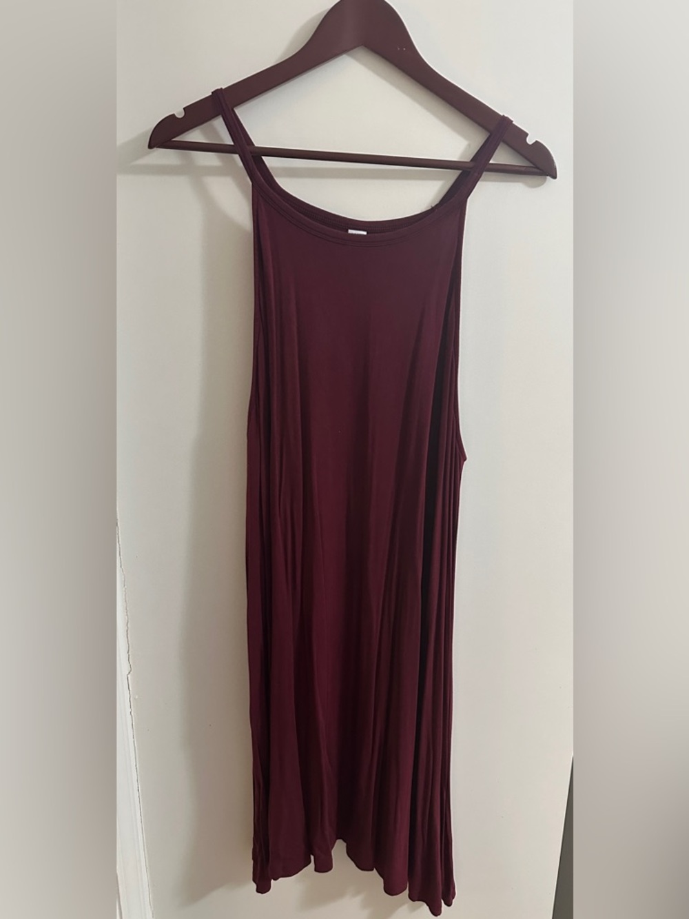 Old Navy Spaghetti Strap Scoop Neck Maxi Dress in Wine